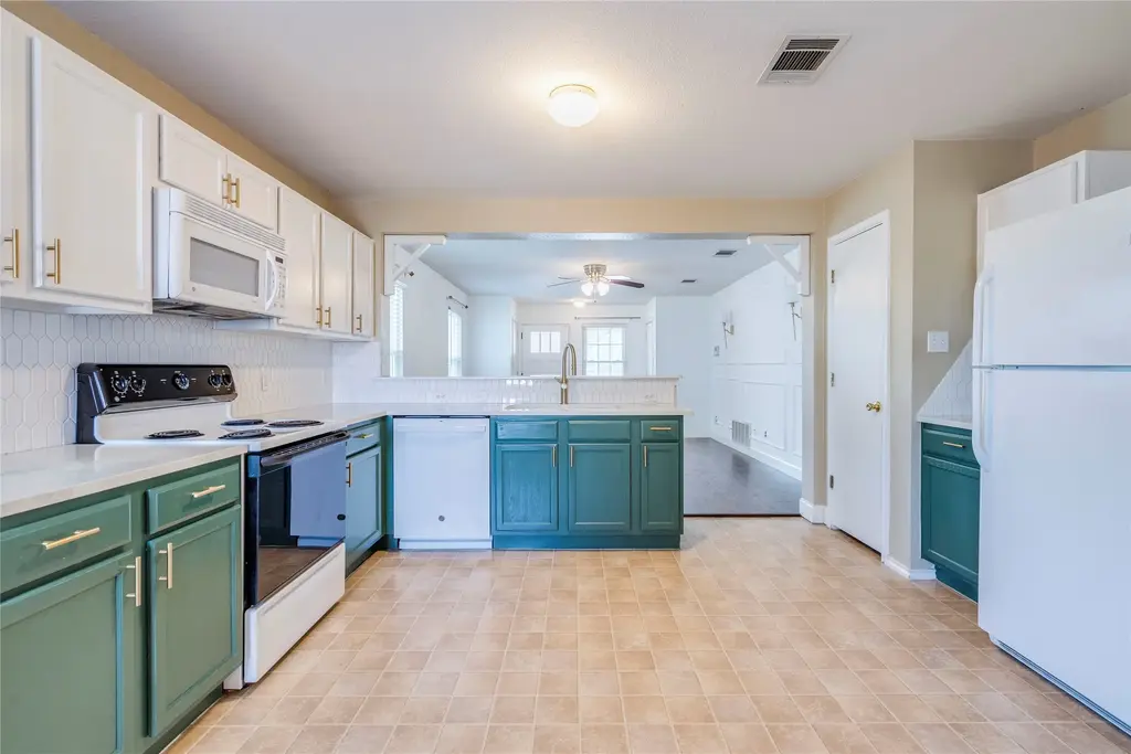 12824 Saint Mary Drive, Manor