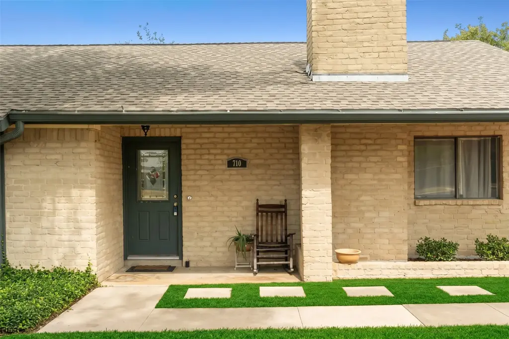 710 Lake View Cove, Round Rock