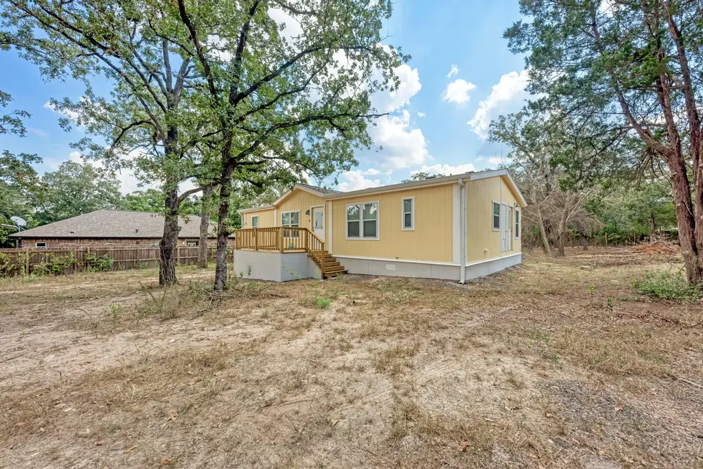 107 Long Shadow Drive, Bastrop