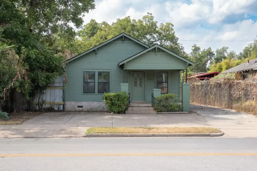 2703 E Cesar Chavez Street, Austin