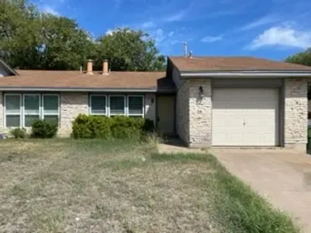 606 Country Aire Drive B, Round Rock