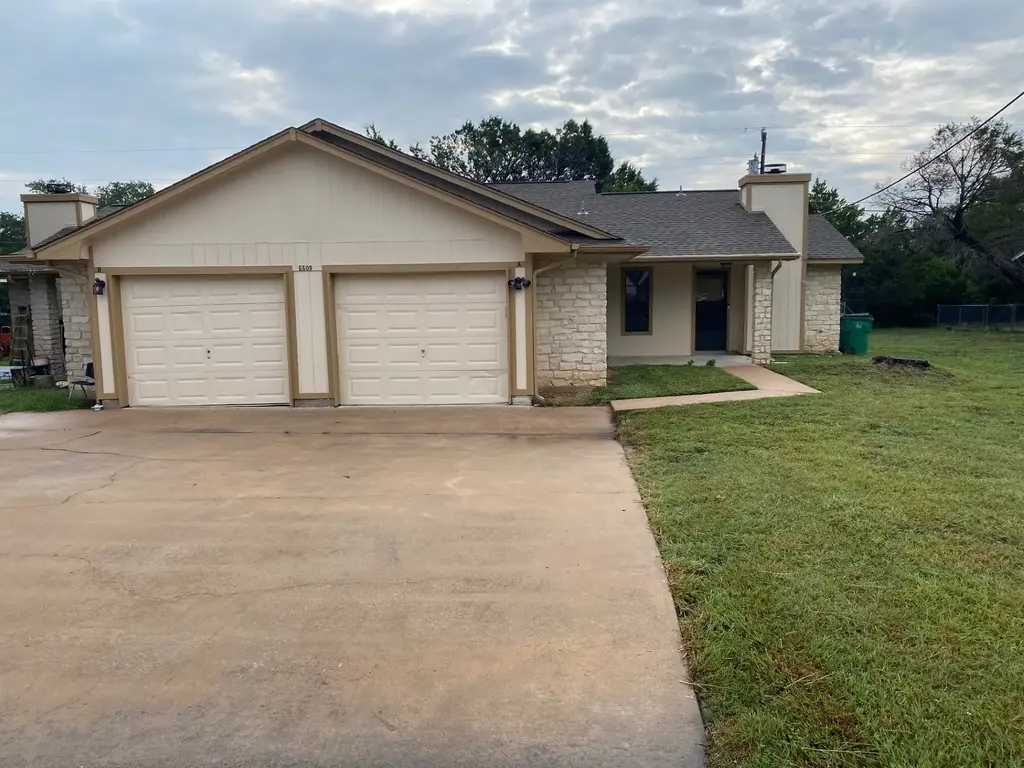 5509 Thunderbird Street B, Lago Vista