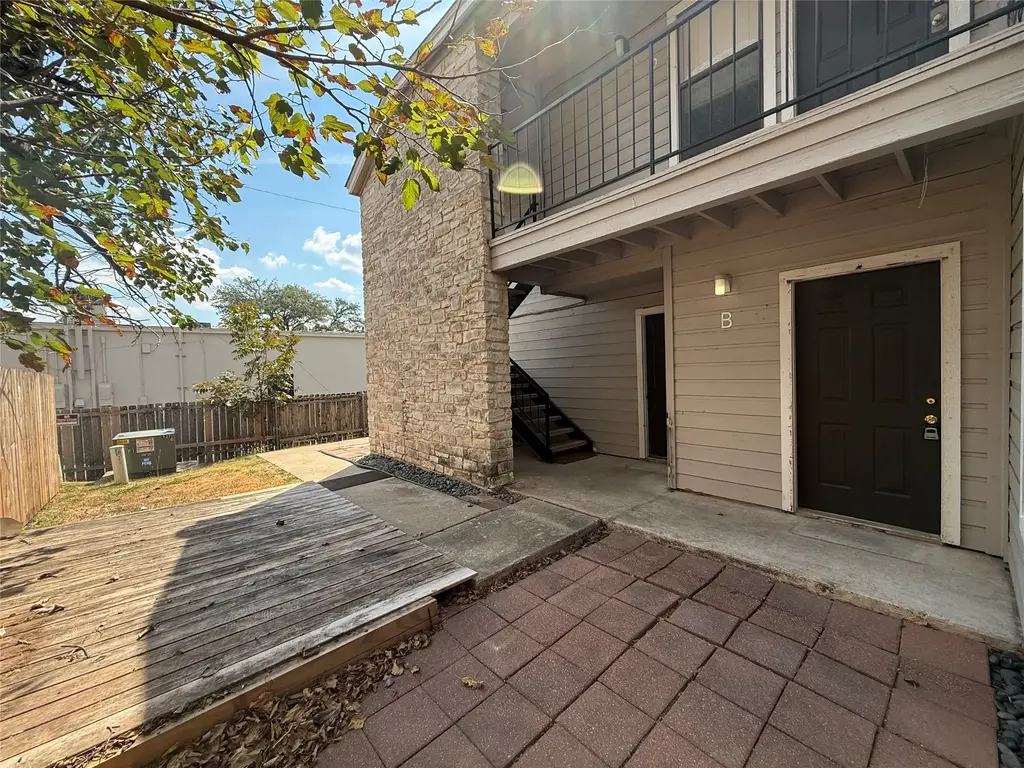 8911 Schick Road B, Austin