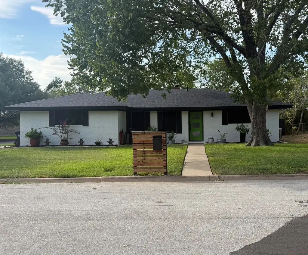 1200 Garden Lane, Bryan