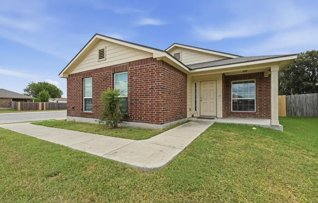 1600 Wedgewood Trail, Lockhart