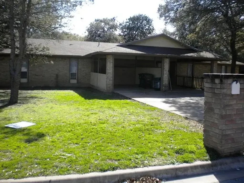 1305 Glenda Drive A, Round Rock