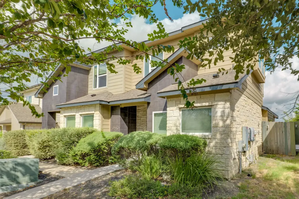 9510 Whisper Willow Boulevard, Manor