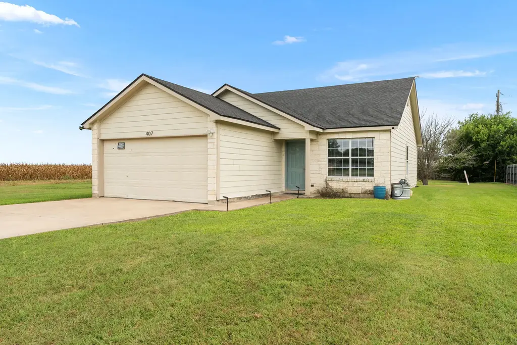 407 E Pietzsch Street, Bartlett