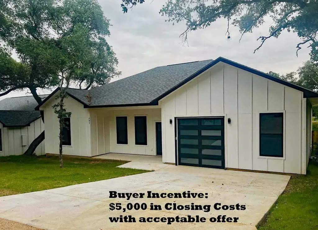 207 Laurel Lane, Spicewood