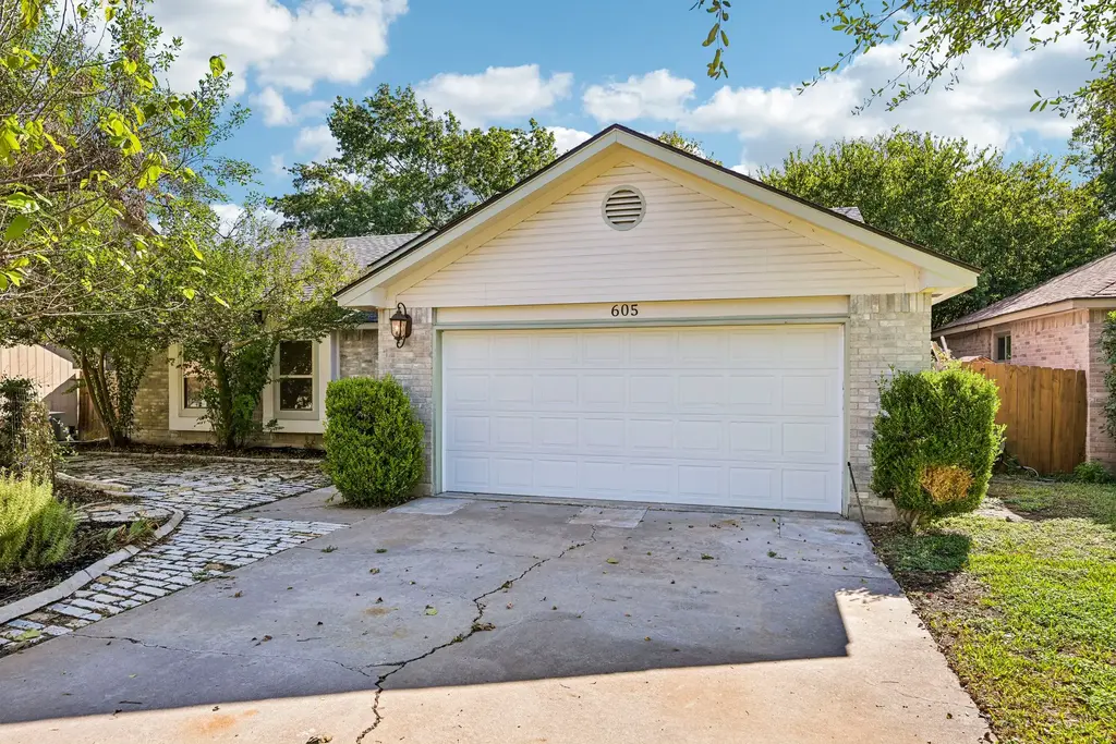 605 Hawthorne Lane, Round Rock