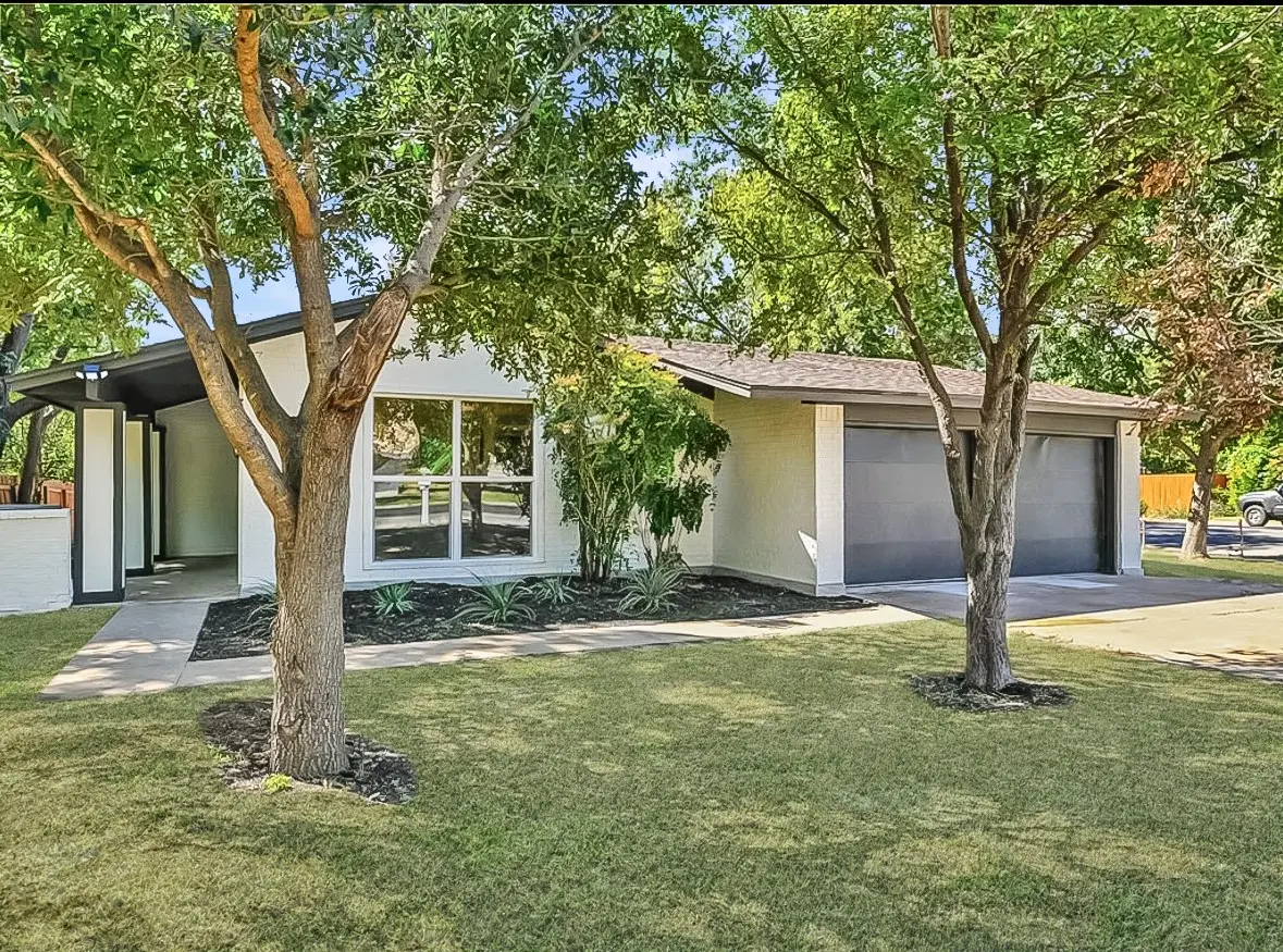 Photo of Listing #1383452