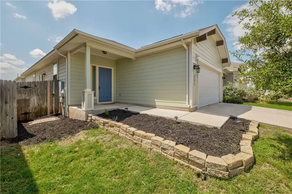 251 Pearl Way, Buda