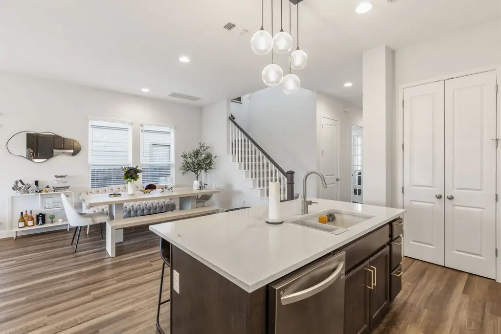 17021 Adoro Drive, Manor