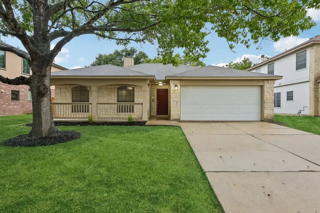 500 Britni Loop, Kyle