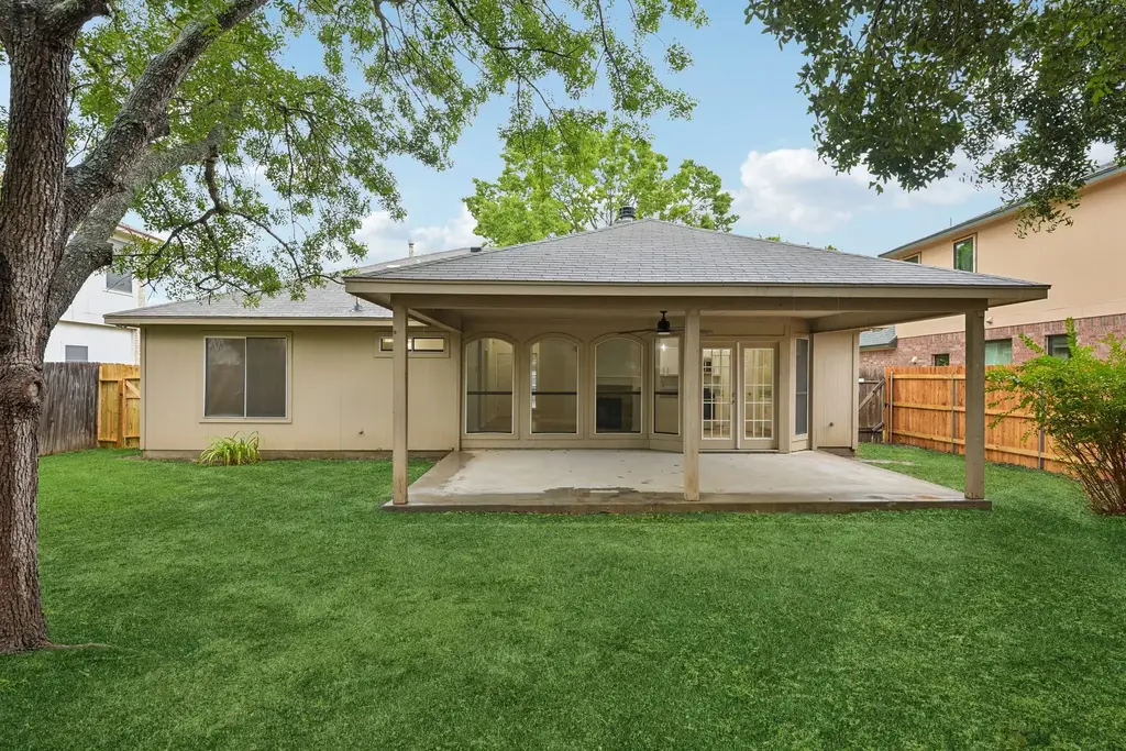 500 Britni Loop, Kyle