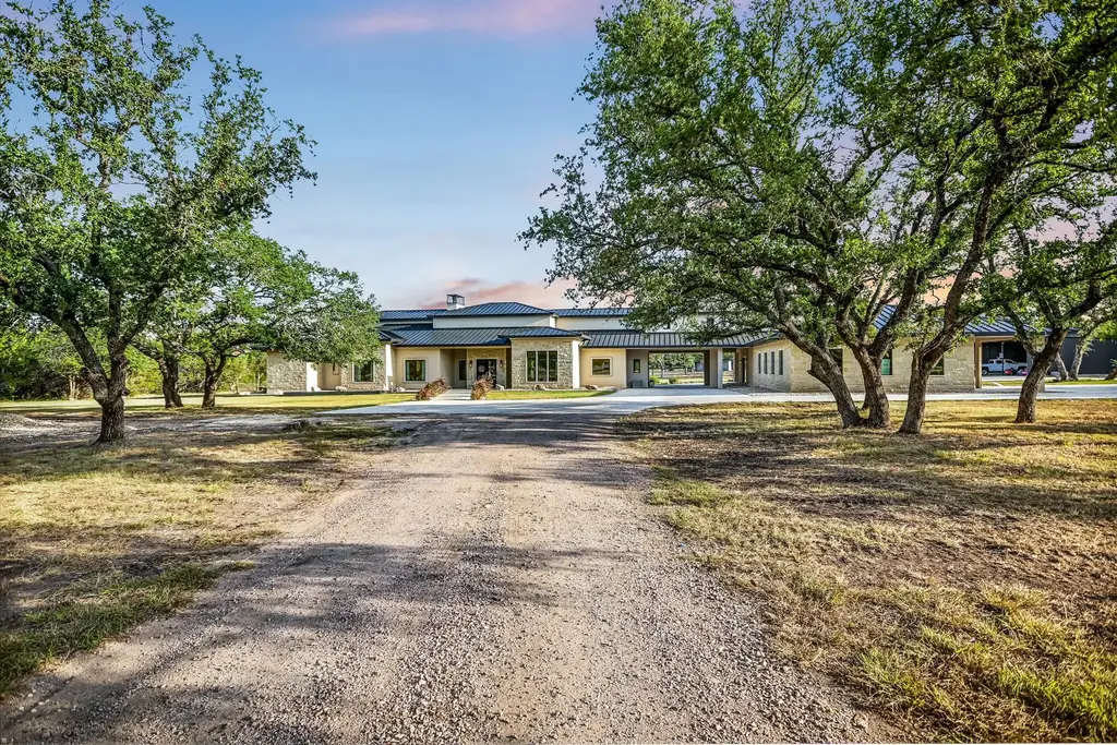 1295 Park Rd 4, Burnet