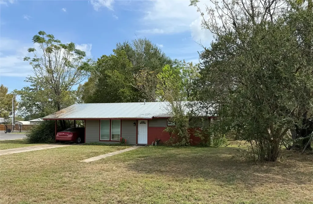 301 Lynch Street, Smithville