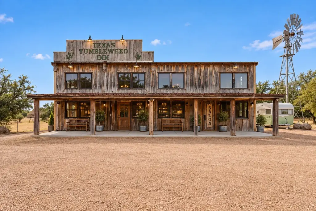 700 Ledgerock Road, Wimberley
