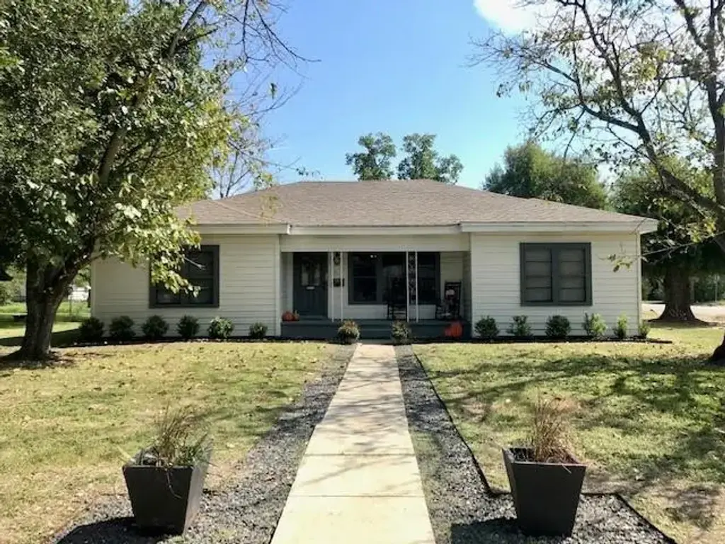 940 Plum Street, Lockhart