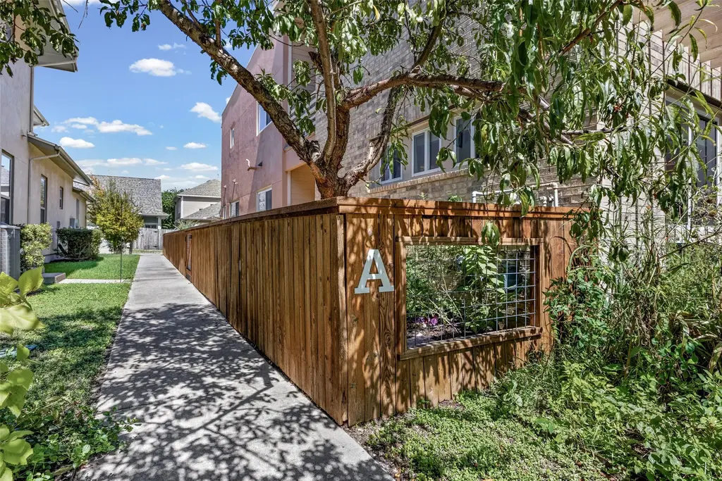 2016 Simond Avenue A, Austin