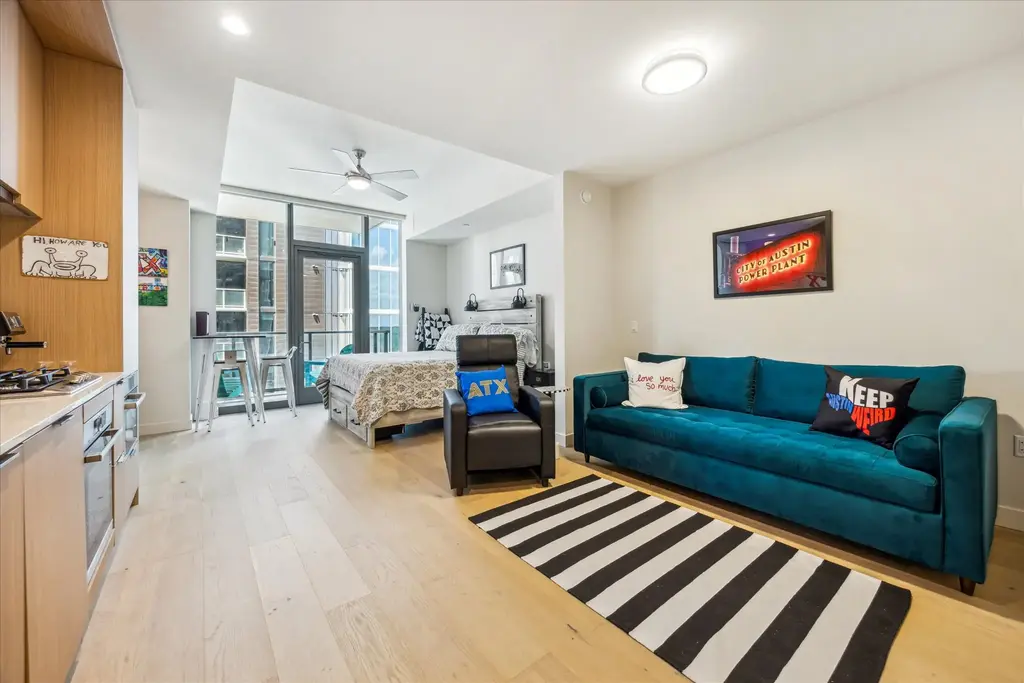 44 East Avenue 1806, Austin