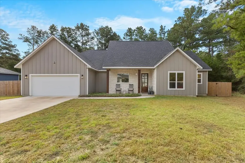 133 Lake Point Way, Bastrop