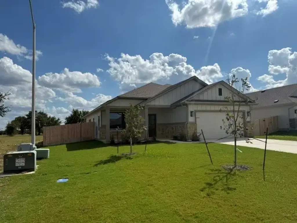 203 Gene Ray Avenue, Bertram