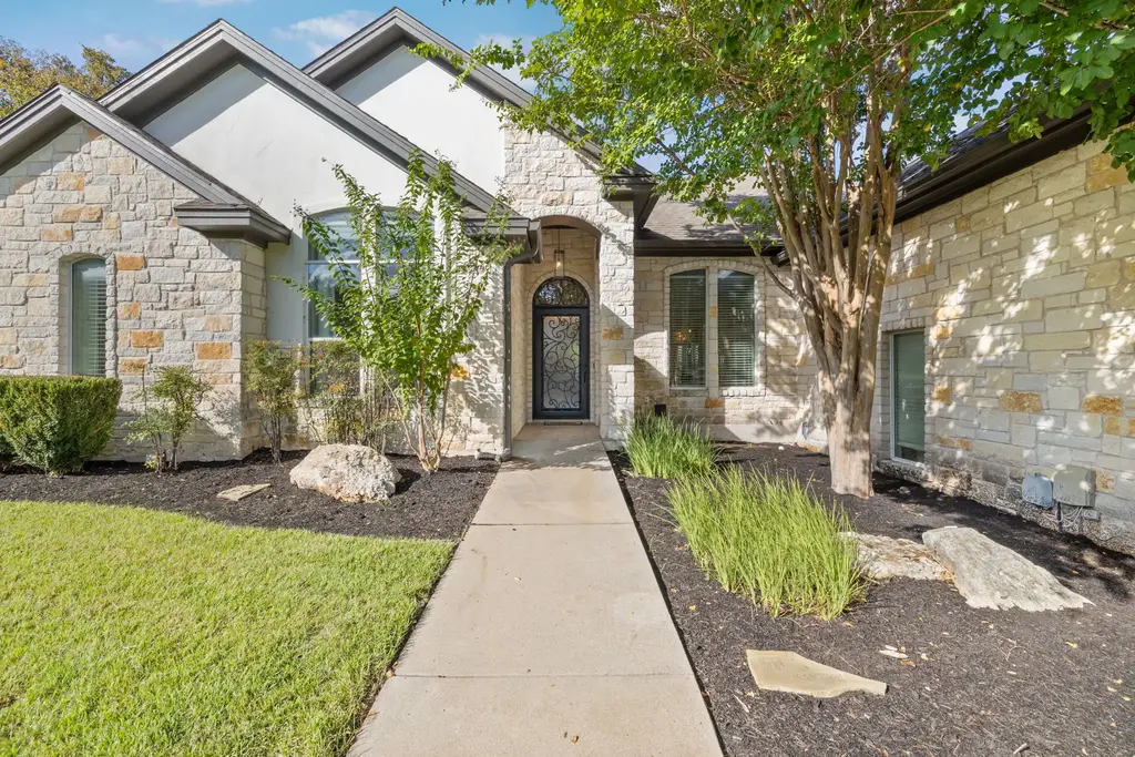 409 New Lido Drive, Lakeway