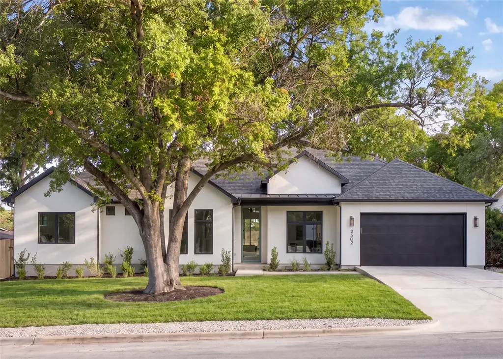2502 Greenlawn Parkway, Austin