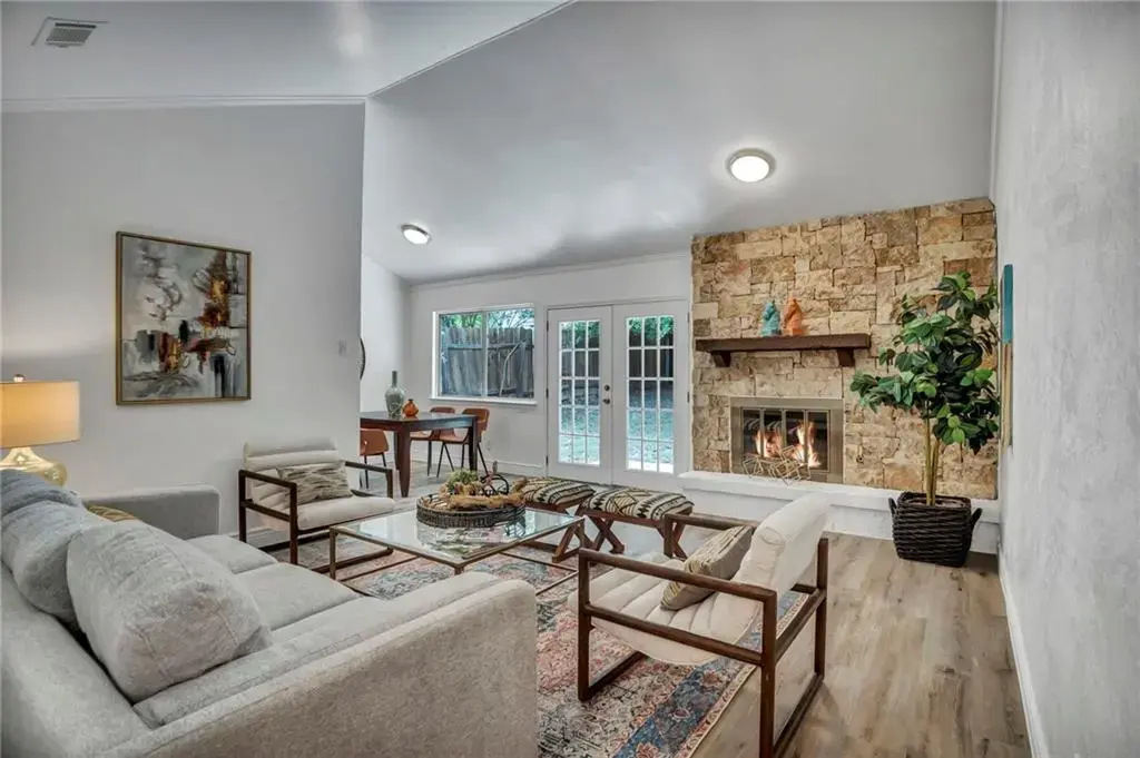 2416 Village Walk, Austin