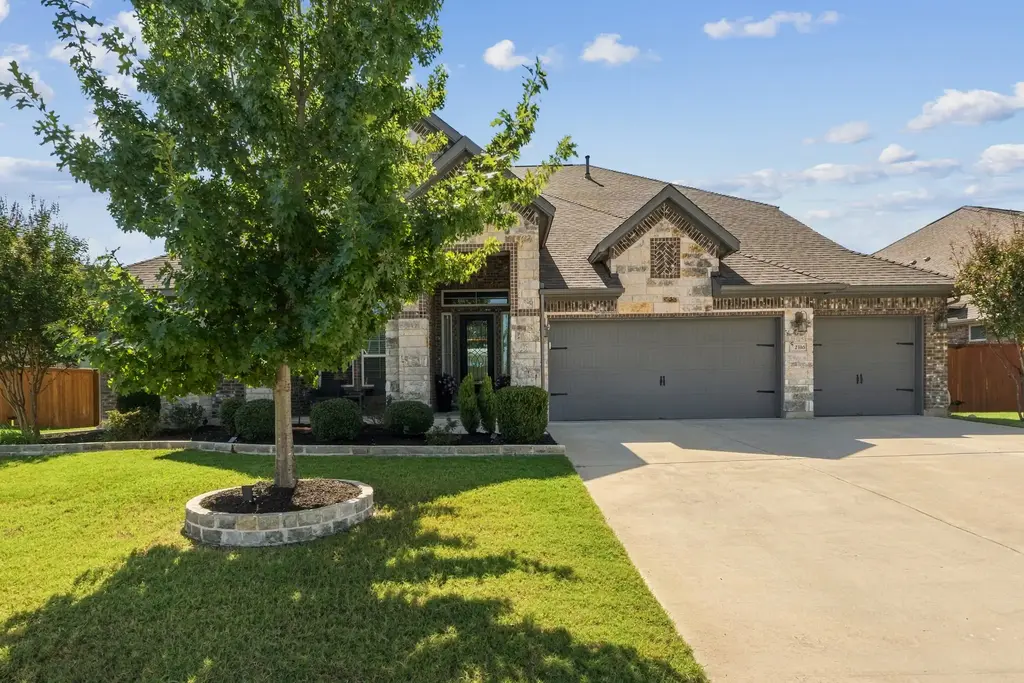 2316 Airport Drive, Leander