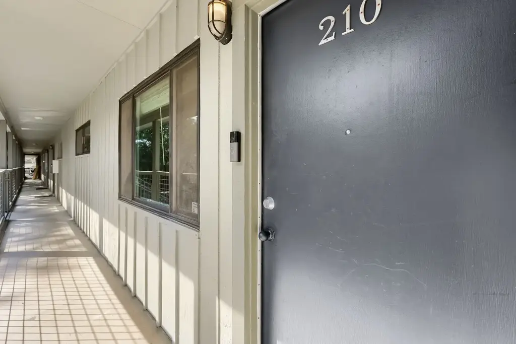 2303 East Side Drive 210, Austin