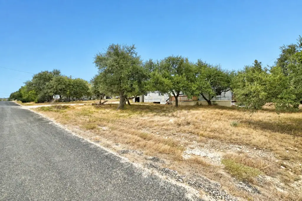 801 Len Bar Court, Leander