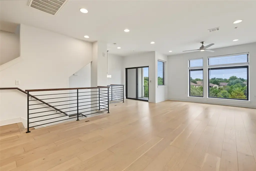 2050 Lohmans Spur Road 102, Austin