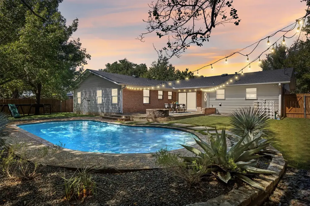 4605 Pack Saddle Pass, Austin