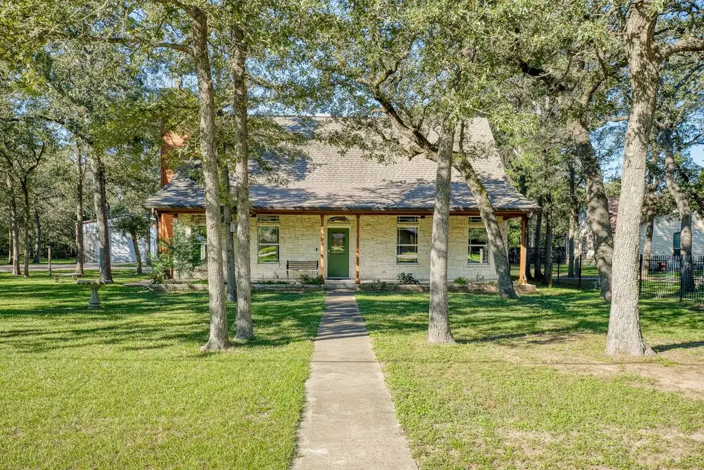 226 Cedar Hills Drive, Elgin