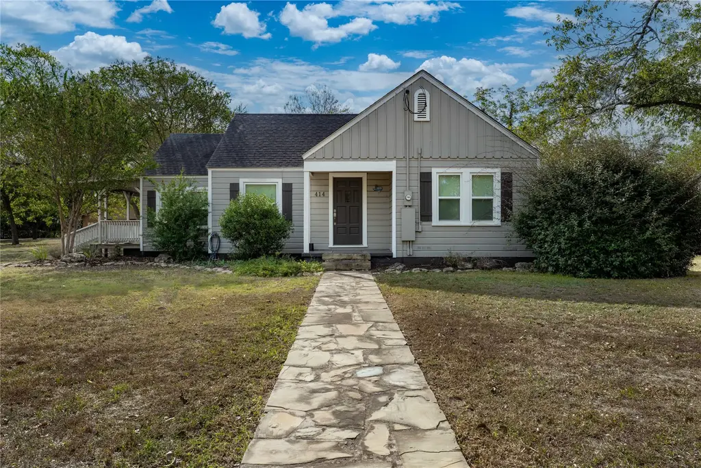 414 E Eblin Street, La Grange
