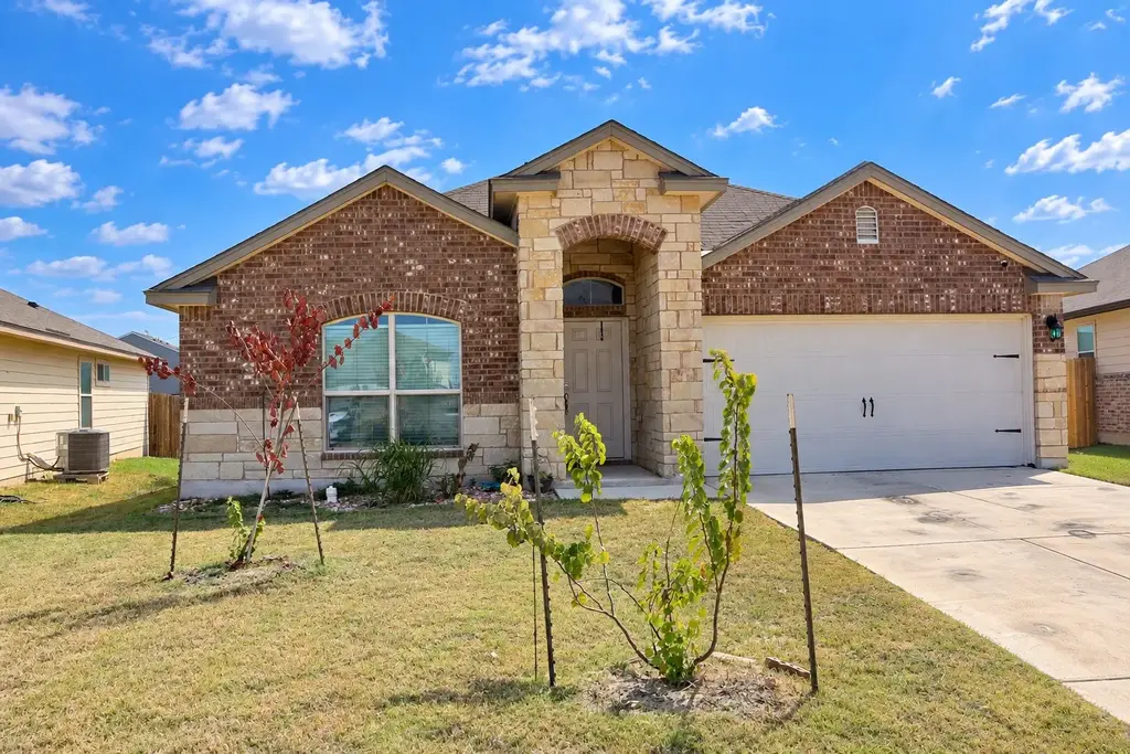 444 Uncle Billy Way, Jarrell
