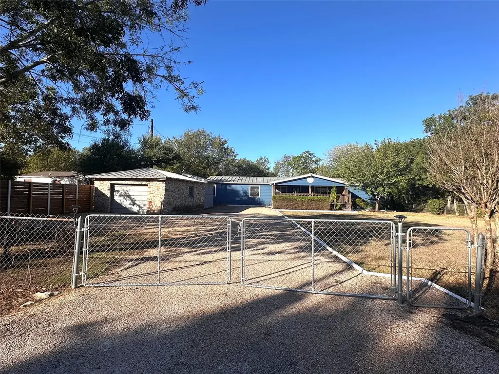 305 Cougar Avenue N, Cedar Park