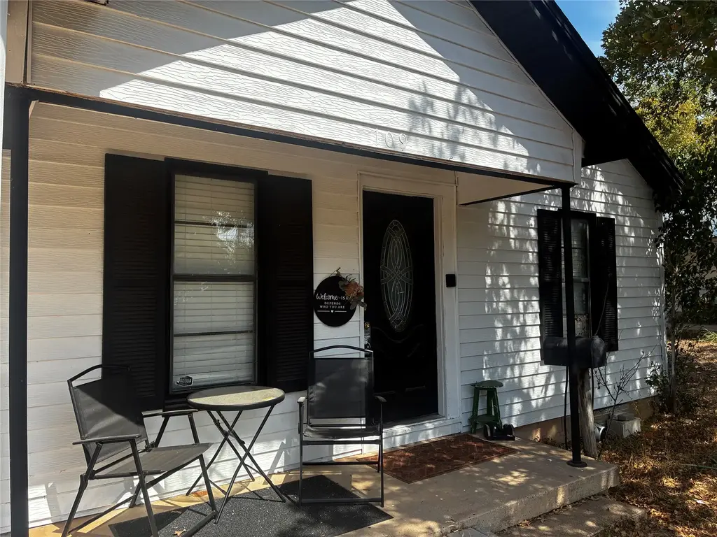 109 & 105 E Leon Street, Gatesville