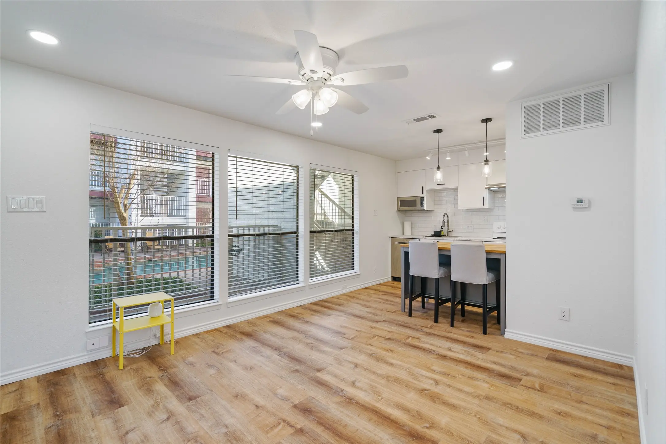 Photo of Listing #1859318