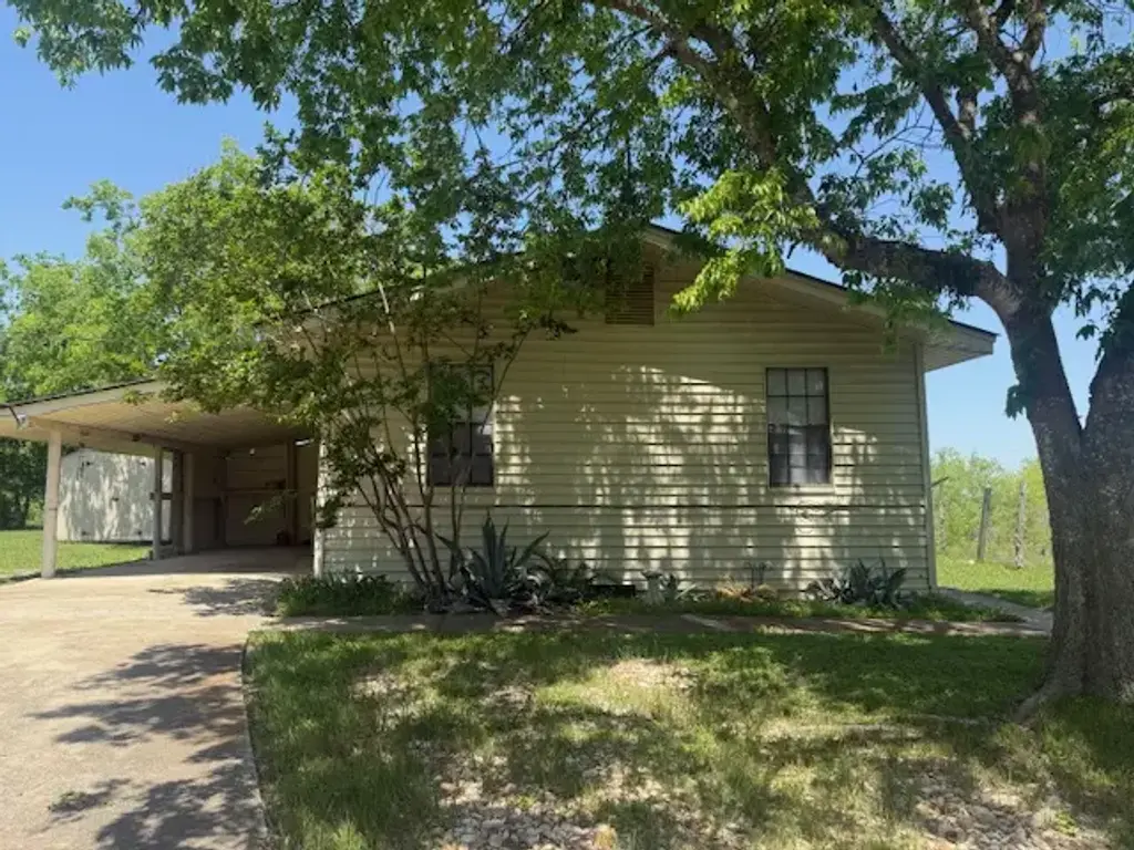 212 Bluebonnet Road, Lockhart