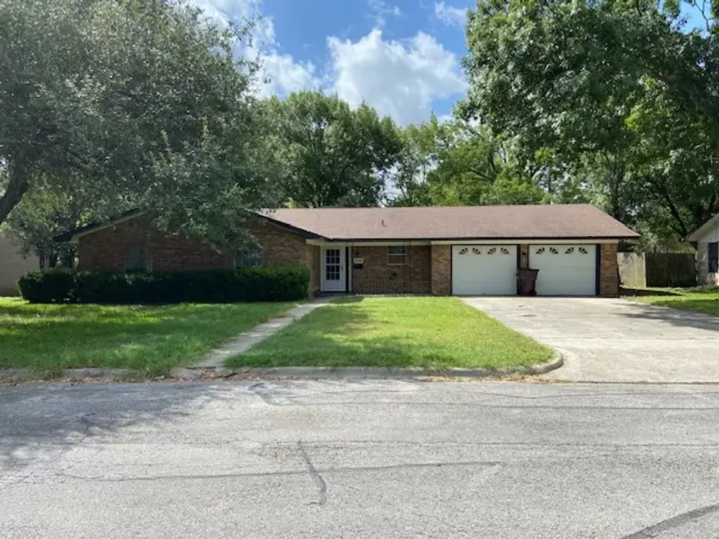 806 Merritt Drive, Lockhart