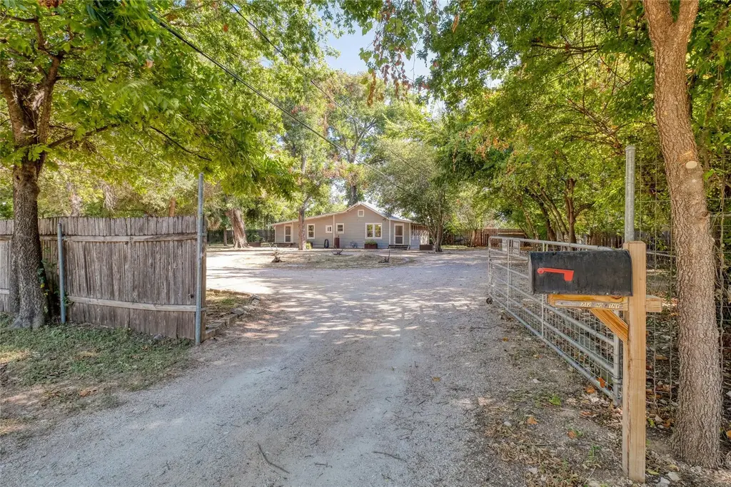 712 Nowotny Lane, Austin