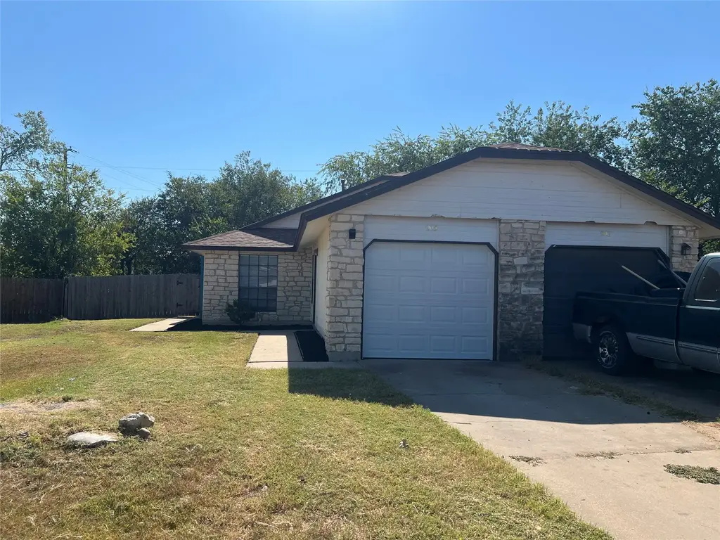 905 & 907 Chisholm Cove, Round Rock