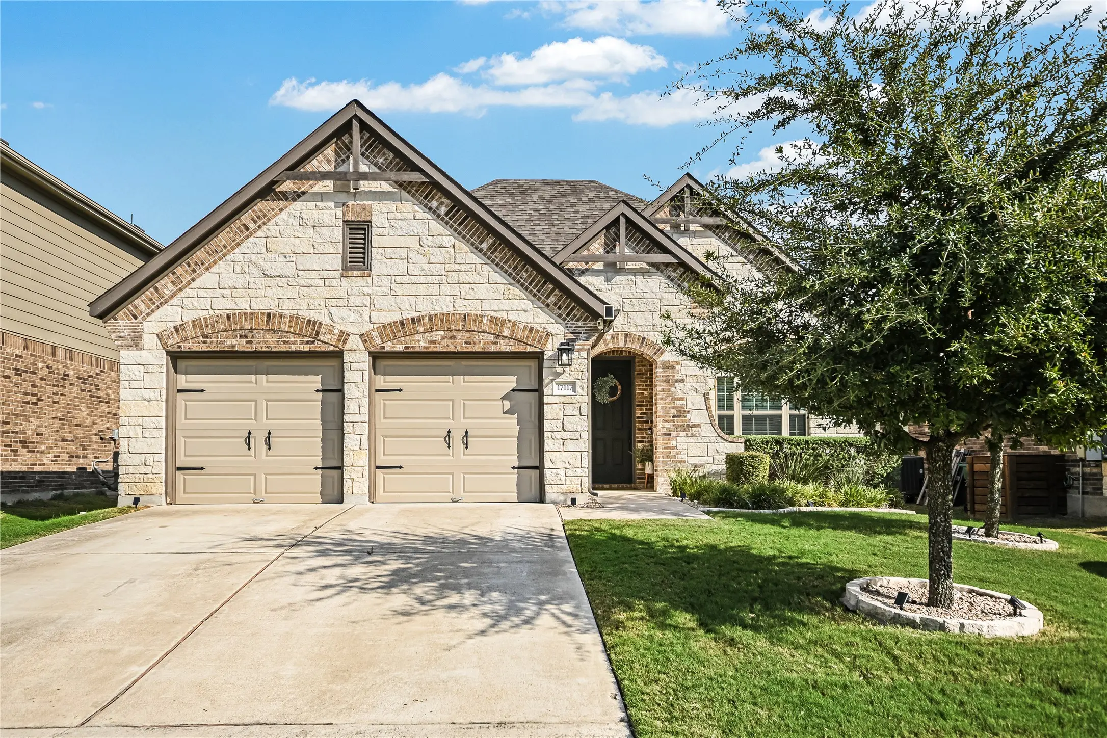 Photo of Listing #3853200