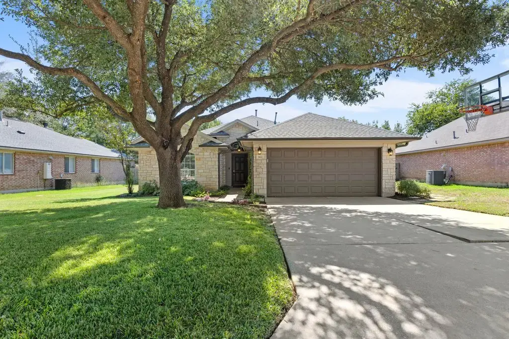 802 Mountain Ridge Drive, Leander