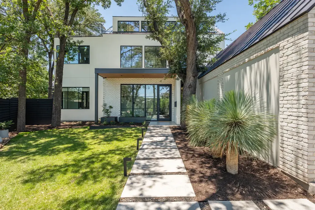 1102 Heritage Way, Austin