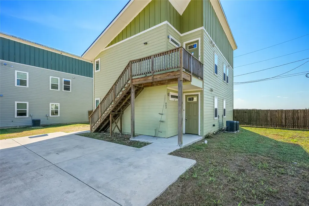 803 Hallie Cove A/b, Lockhart