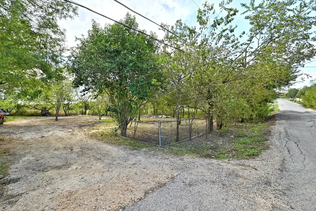 202 Quail Run, Buda